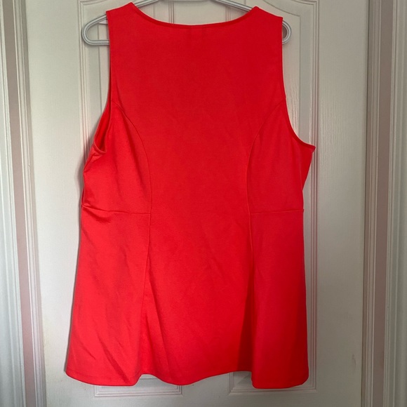 BNWT Torrid size 2 sleeveless top - Picture 3 of 3